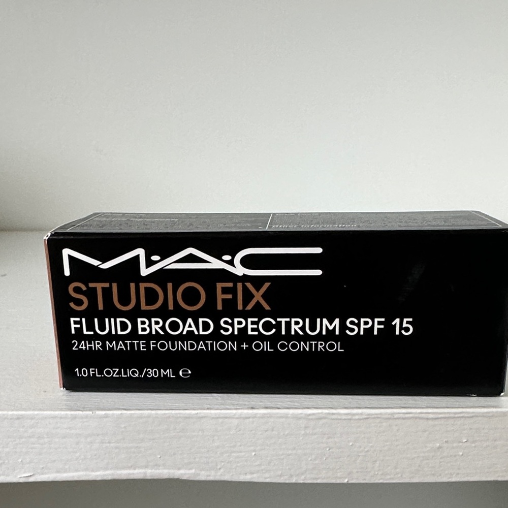 MAC Cosmetics Studio Fix Fluid Foundation SPF 15 - 24HR Matte